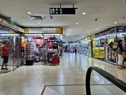 Lucky Plaza (D9), Shop House #568665861